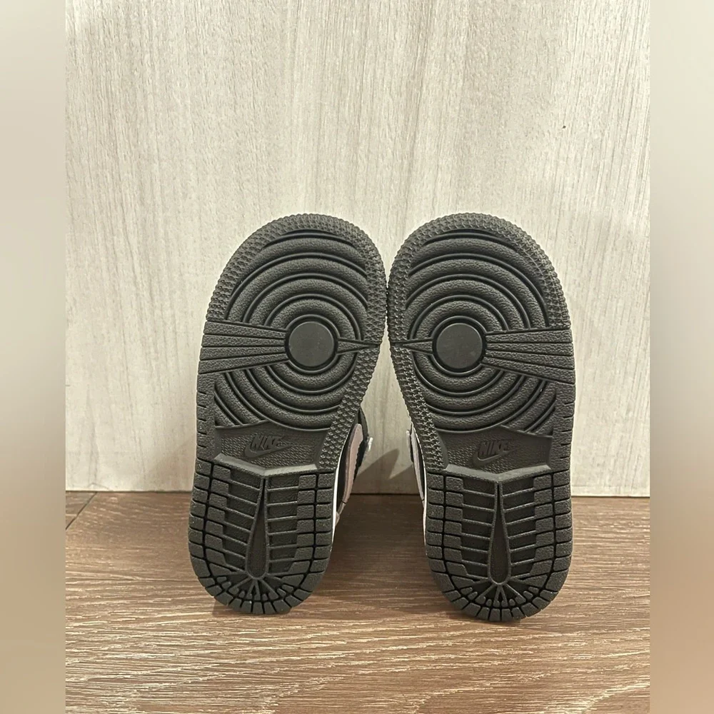 Jordan 1 Retro High OG Black White (TD) - Picture 5 of 9